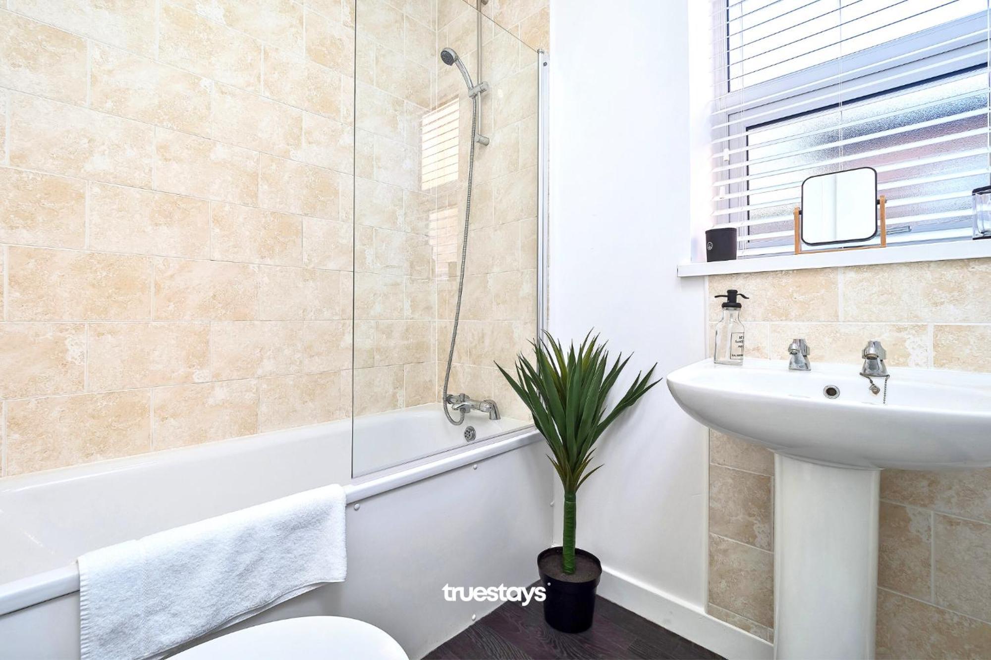 Nursery House By Truestays - 3 Bedroom House In Stoke-On-Trent Bagian luar foto
