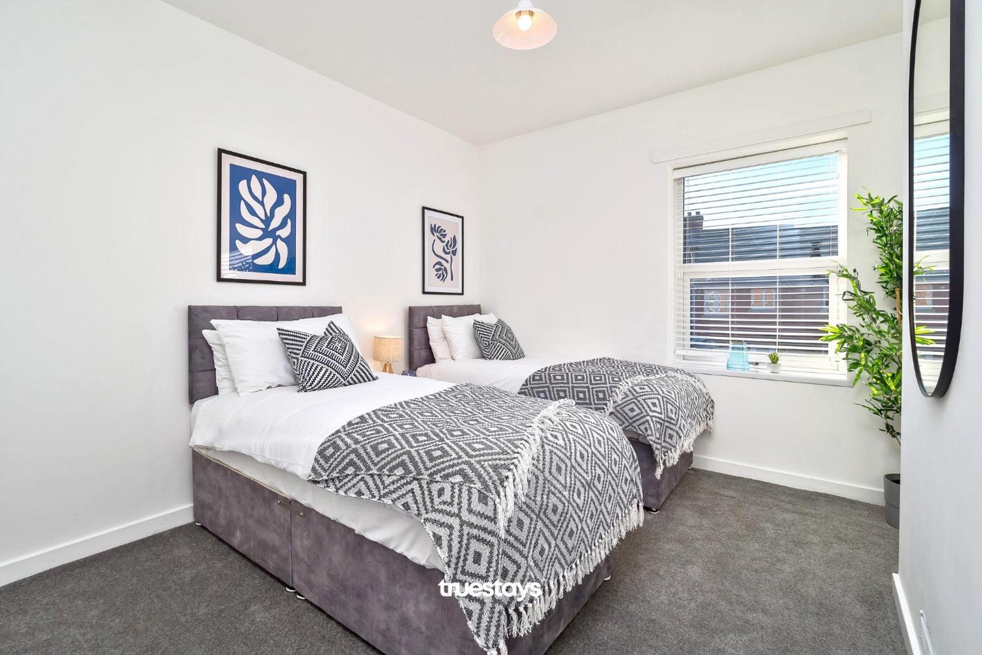 Nursery House By Truestays - 3 Bedroom House In Stoke-On-Trent Bagian luar foto