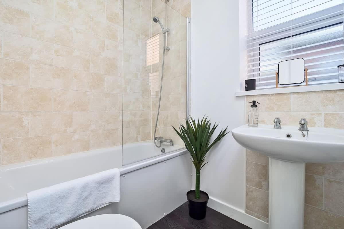 Nursery House By Truestays - 3 Bedroom House In Stoke-On-Trent Bagian luar foto