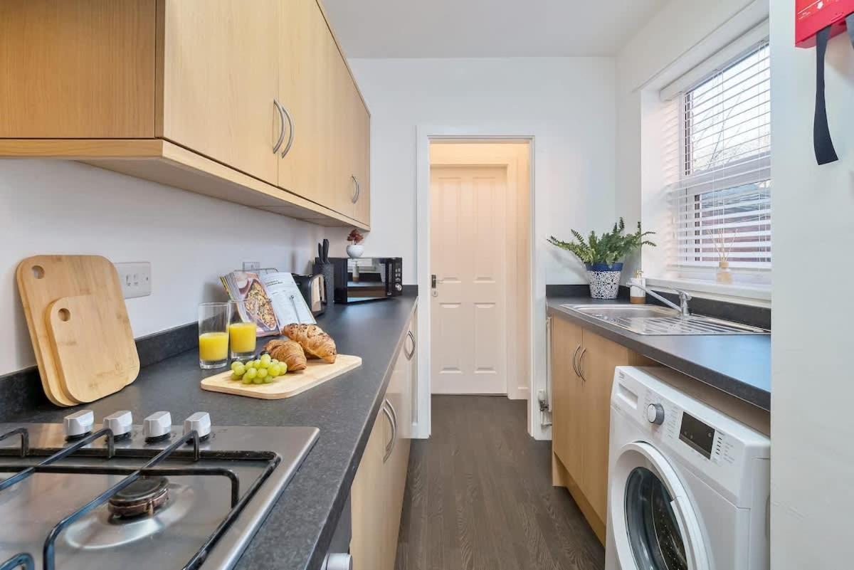 Nursery House By Truestays - 3 Bedroom House In Stoke-On-Trent Bagian luar foto