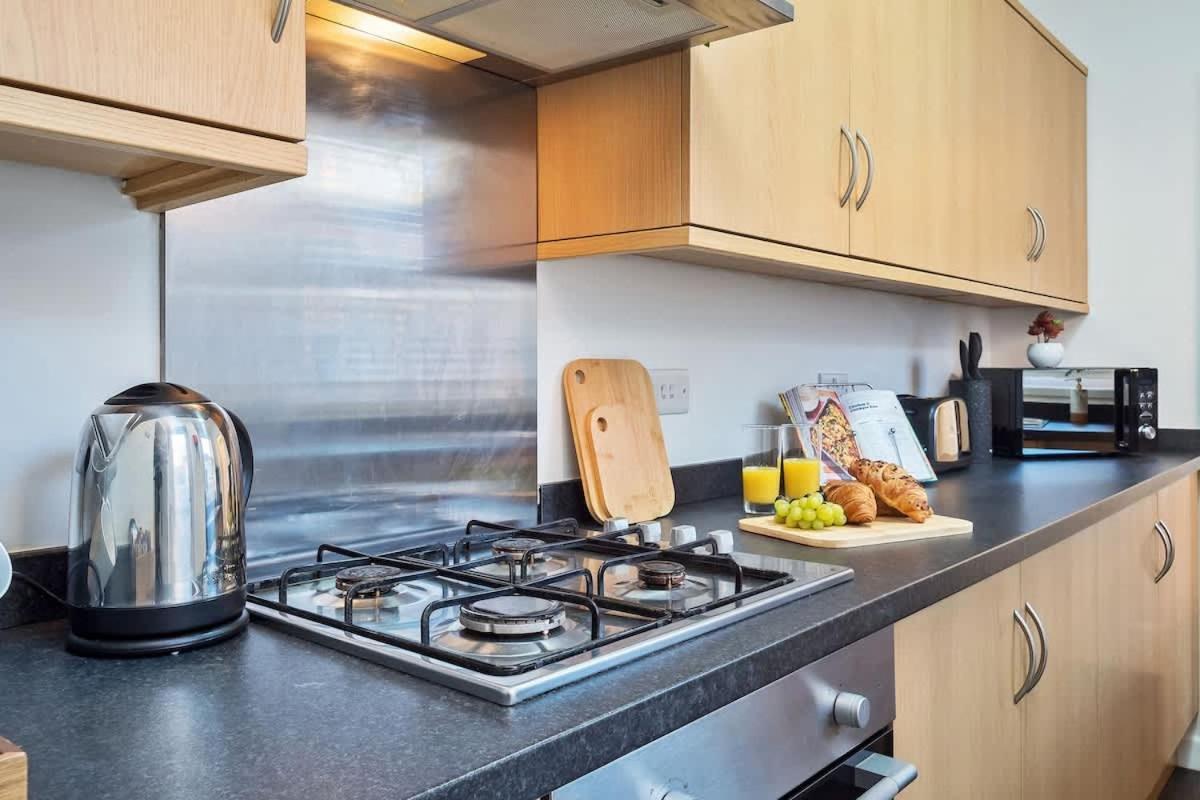 Nursery House By Truestays - 3 Bedroom House In Stoke-On-Trent Bagian luar foto