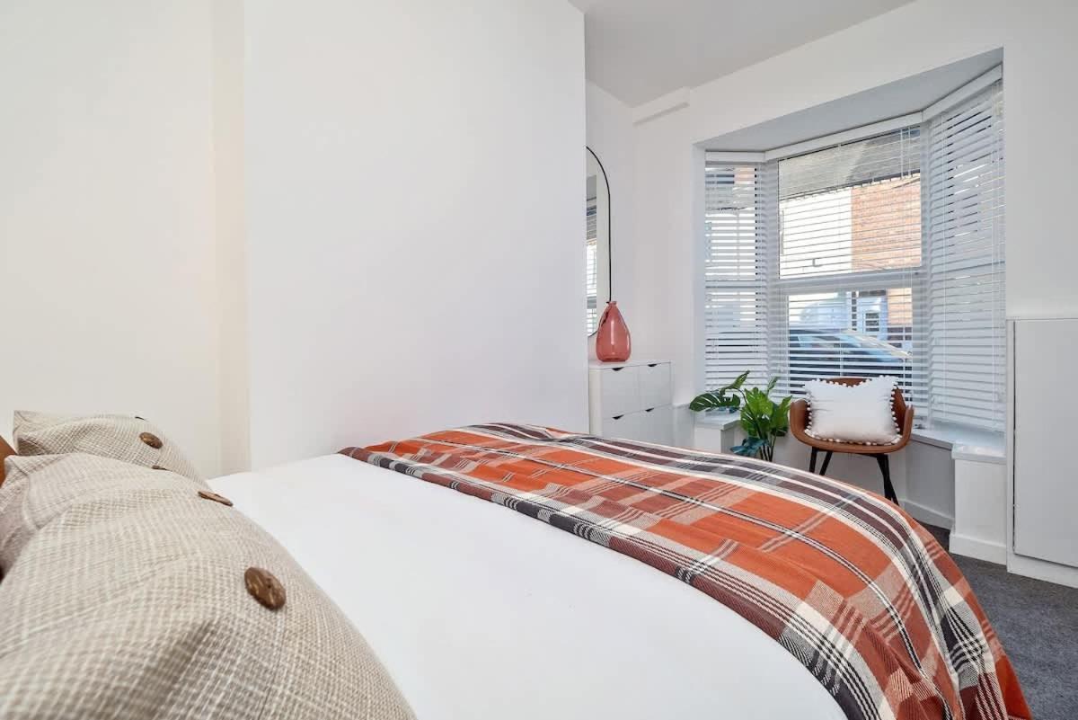 Nursery House By Truestays - 3 Bedroom House In Stoke-On-Trent Bagian luar foto