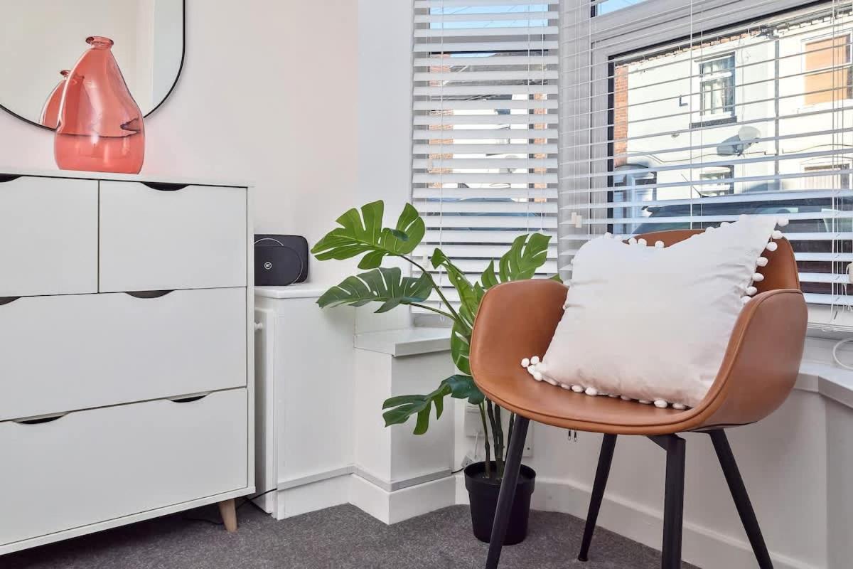 Nursery House By Truestays - 3 Bedroom House In Stoke-On-Trent Bagian luar foto