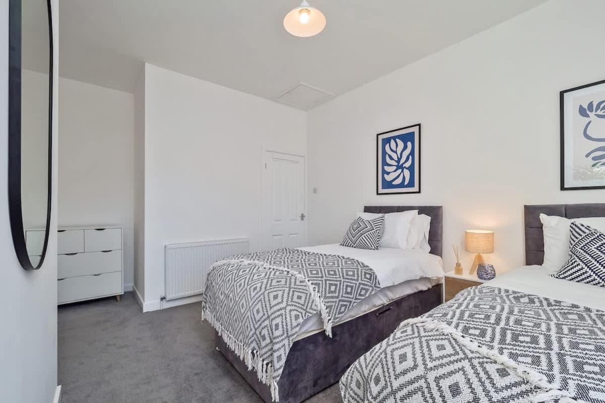 Nursery House By Truestays - 3 Bedroom House In Stoke-On-Trent Bagian luar foto