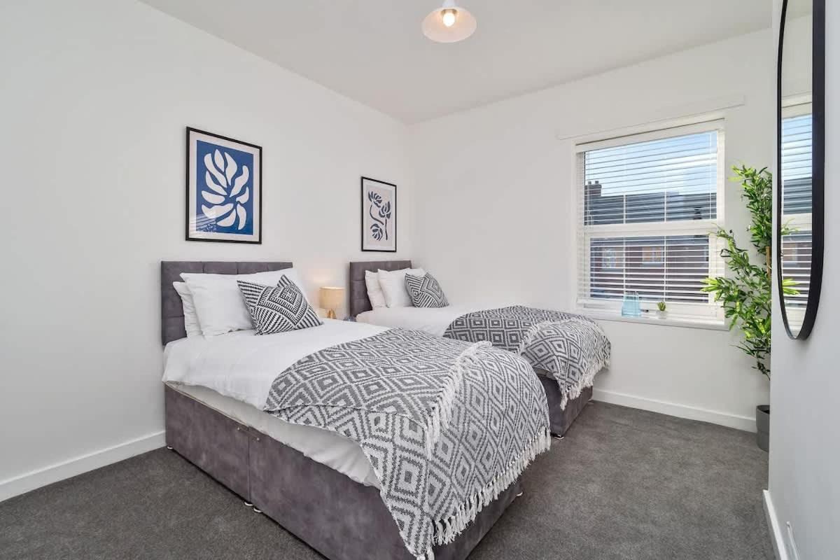 Nursery House By Truestays - 3 Bedroom House In Stoke-On-Trent Bagian luar foto